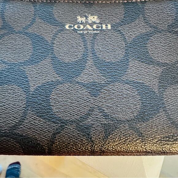 COACH - Double Corner zip brown wristlet - Picture 8 of 12